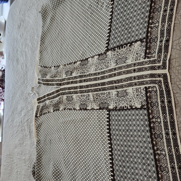 Rose & Olive Elegant Black and White Women's Top - Picture 6 of 7